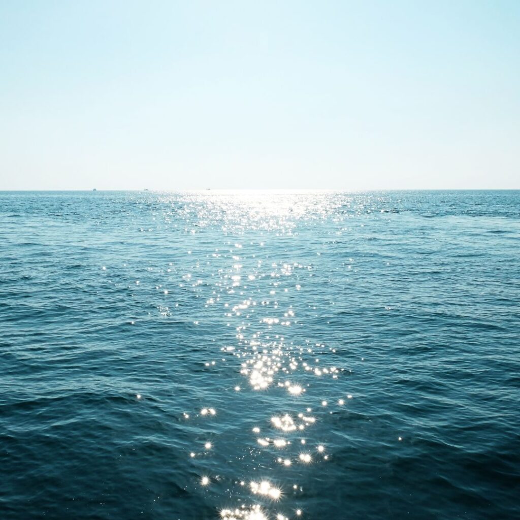 Sparkling ocean surface reflecting sunlight, illustrating the marine environment relevant to yacht electrical issues.
